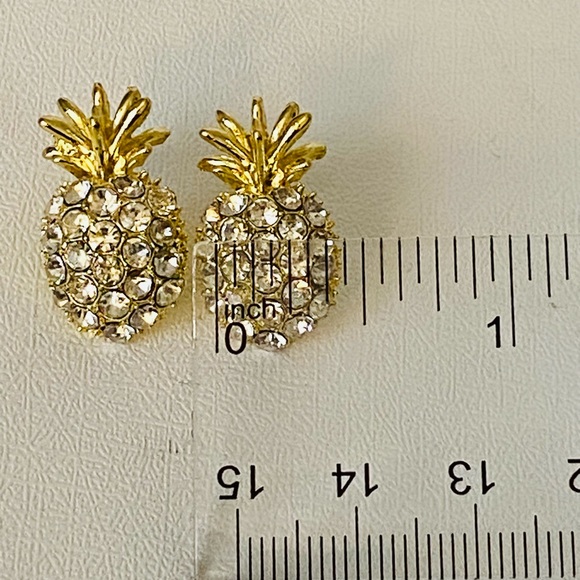 Elegant Gold Pineapple Earrings - Picture 5 of 7